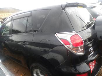 Toyota_RAV4_2005_Black_sideview.JPG