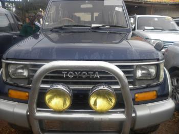 Toyota_prado_1995_Blue_frontview.JPG