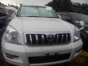 Toyota_prado_2004_White_frontview1.JPG